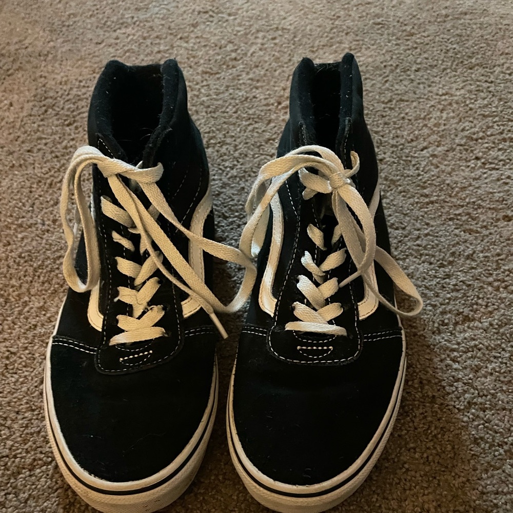 Vans Sk8 Hi. Black size 6. Gently used.